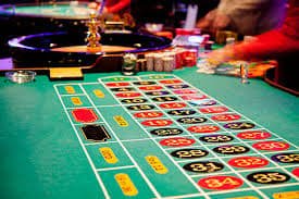 Super Sic Bo prediction interface showing payout odds for different outcomes